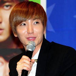 Set Mr Simple Runtuh, Leeteuk SuJu Senang