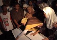 Isak Tangis Sambut Jenazah Kapten Edy