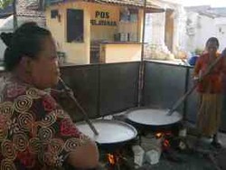 Berbagi Bubur Suruh Warisan Sunan Bonang