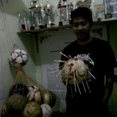 Girang ODHA Main Bola di Paris, Ginan Jalan Kaki Bandung-Jakarta