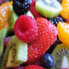 Cegah Kembung Saat Puasa dengan Konsumsi Sayur dan Buah