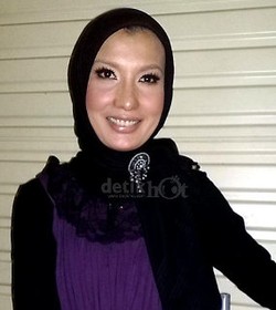 Bulan Puasa, Arzetti Bilbina Sibuk dengan Khadijah & Khalifah