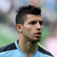 Aguero Diragukan Tampil