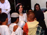 Mulan Jameela Buka Bersama Anak Yatim