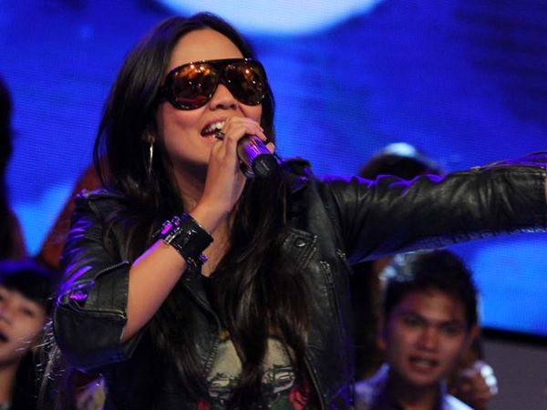 Shanty Kembali Menghibur