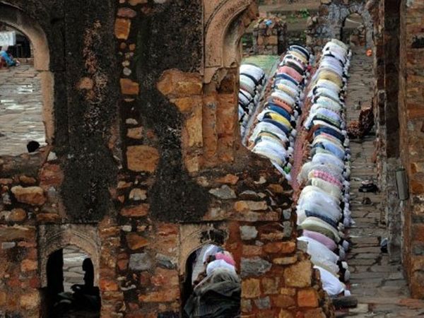 Salat Jumat di Masjid Feroz Shah Kotla