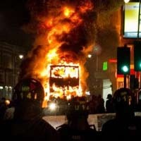 26 Polisi di London Luka, 42 Warga Ditahan