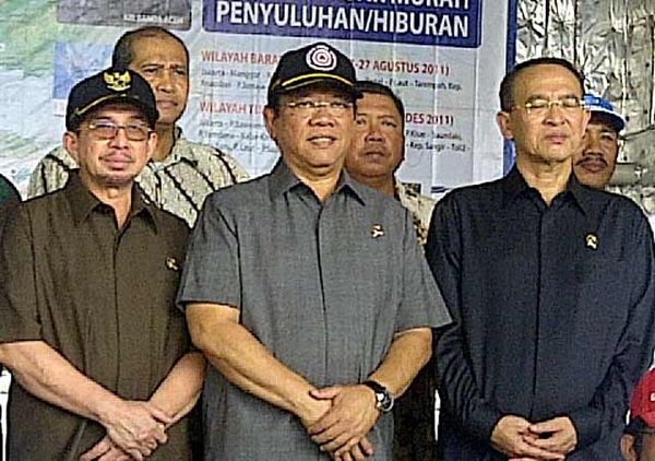 Menko Kesra Lepas Kapal Ekpedisi Nusantara