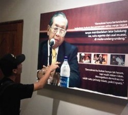 Belajar dari Kontroversi Gus Dur