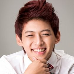 Dongho U-Kiss Cedera Saat Latihan