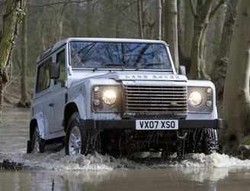 Land Rover Siap Perlihatkan Wajah Segar Defender