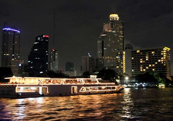 Menyusuri Sungai Chao Phraya Bangkok