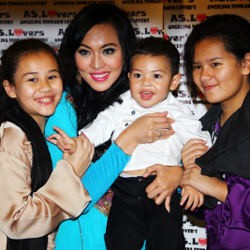 Angelina Sondakh & Reza Kompak Urus Anak