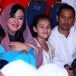 Gosip Dekati Adik Adjie, Angelina Sondakh Geli-geli