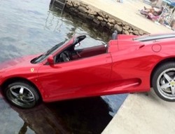 Ferrari 360 Spyder Nyemplung ke Laut