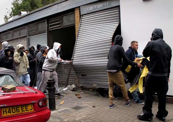 Penjarah di London Makin Brutal