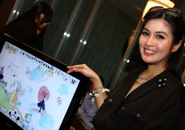 Sandra Dewi Bisnis Aksesori