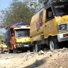 Jalur Alternatif di Lamongan Rusak Parah