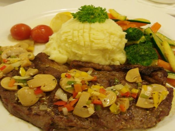Belanja Seru plus Santap Steak Lezat