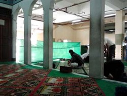 Masjid Blok M Plaza Ramai Bunyi Bakiak