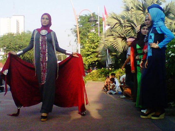 Peragaan Busana Muslim di Jalanan