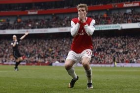 Bendtner Segera Tinggalkan Arsenal