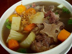 Sop Buntut Dahapati, Citarasa Kolonial Mak Nyuusss