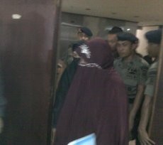 Jadi Saksi Kasus Nazaruddin, Yulianis dan Oktarina Tampil Bercadar