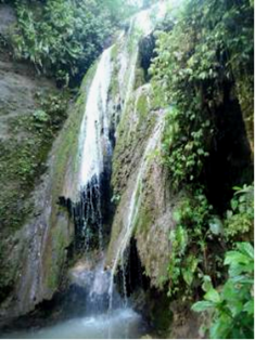 Air Terjun Moambolo yang Menggoda