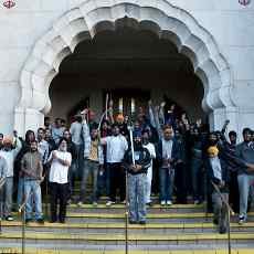 Warga London Turun ke Jalan Amankan Lingkungan dari Perusuh 