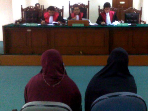 Yulianis dan Oktarina Bersaksi untuk M El Idris Yulianis dan Oktarina Bersaksi untuk M El Idris