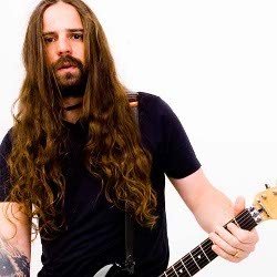 Gitaris Sepultura Abadikan Kenangan Bareng Anthrax Lewat Tato