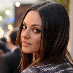 Mila Kunis Bangga Jadi Pusat Perhatian Pria