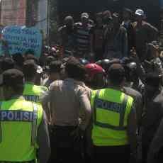 Ribuan Warga Banyuwangi Demo Tuntut PT IMN Hengkang