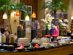 Berbuka Komplet dengan Hidangan Timur Tengah