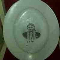 Makan Porsi Piring Kecil Hindari Tubuh Gemuk