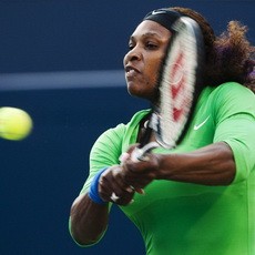 Serena Lolos, Clijsters Mundur