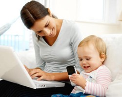 23% Ibu Gunakan HP Sebagai Mainan untuk Anak