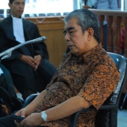 Mantan Bupati Siak Jalani Sidang Perdana Kasus Izin Kehutanan