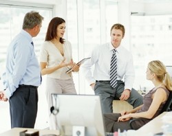 Jangan Terlalu Banyak Curhat di Lingkungan Kerja