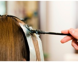 Awas, Mewarnai Rambut Bisa Berisiko Keracunan