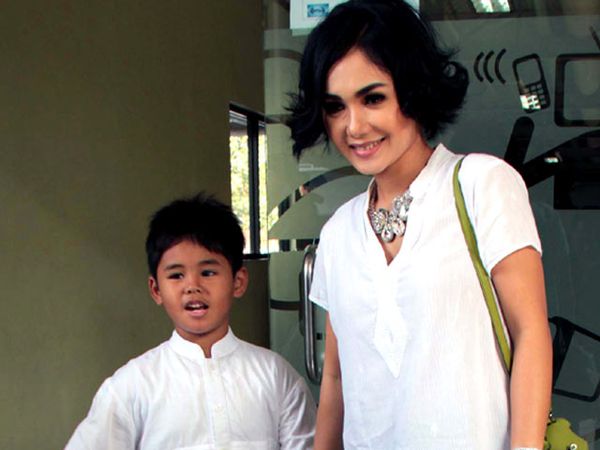 Yuni Shara Kompak Bareng Anak
