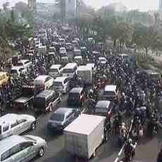 Jembatan Mayangkara Dibuka, Kepadatan Hingga Polda Jatim