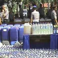 8.524 Liter Miras Dimusnahkan di Halaman Polres Nganjuk