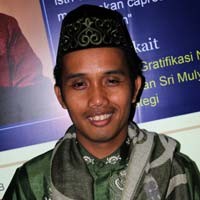 Ustadz Maulana Berdakwah, dari Jalan Kaki Hingga Naik Pesawat