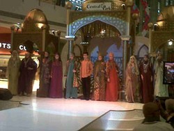 20 Perancang Busana Muslim Meriahkan IIFF 2011