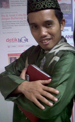 Ustadz Maulana dan Jamaah oh Jamaah-nya