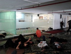 Musala di Plaza Semangi Tanpa Penjaga Sepatu