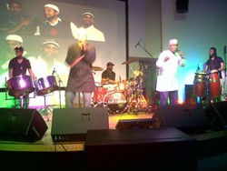 Kenalkan Nasyid Hip Hop Muslim AS, Native Deen Hipnotis Pelajar