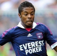 Setia Lyon, Bastos Tepis Rumor ke Juve